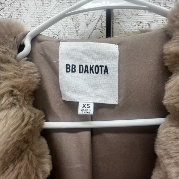 BB Dakota Faux Fur Jacket - Picture 4 of 4